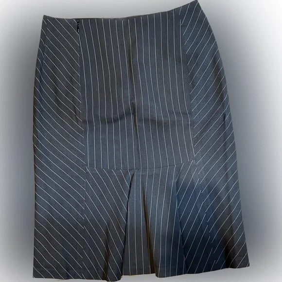 Apostrophe skirt suit - Picture 4 of 4